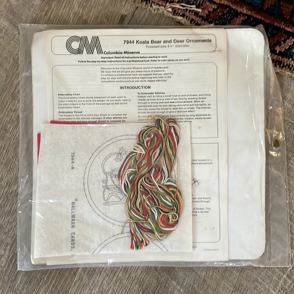 🎄•vintage Christmas crewel kit - Picture 4 of 5